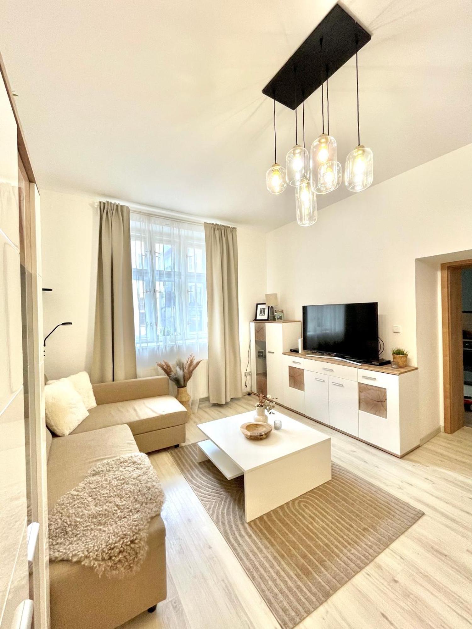 James Bond Apartment Top Location Air Conditioned Братислава Екстер'єр фото
