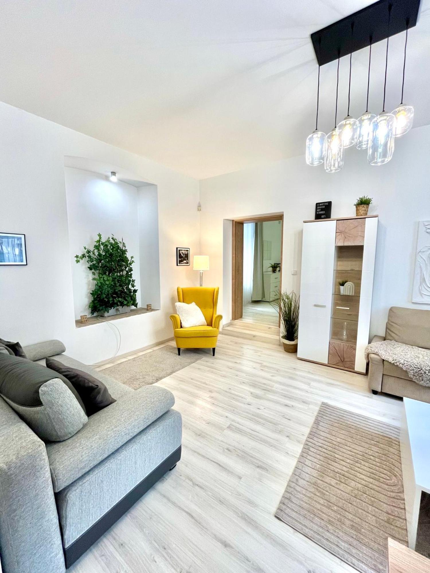 James Bond Apartment Top Location Air Conditioned Братислава Екстер'єр фото