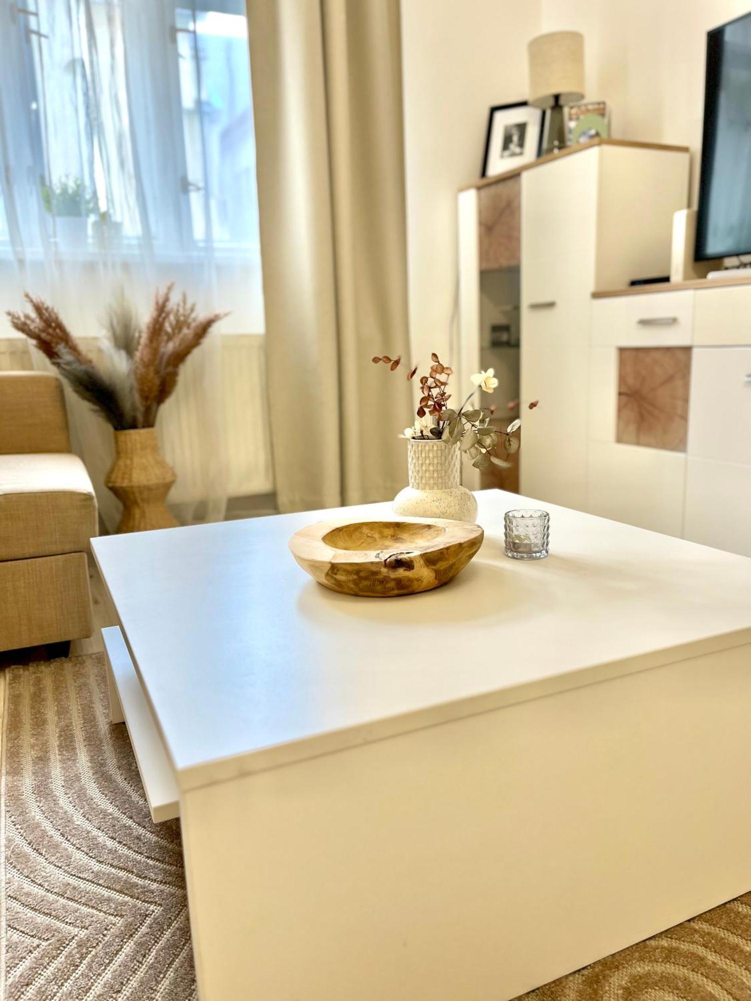 James Bond Apartment Top Location Air Conditioned Братислава Екстер'єр фото
