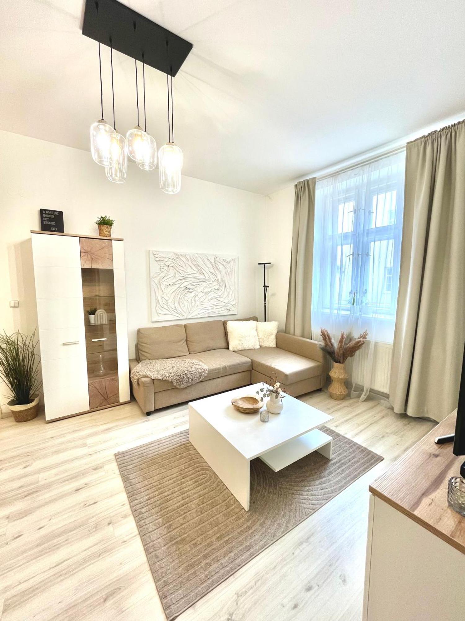 James Bond Apartment Top Location Air Conditioned Братислава Екстер'єр фото